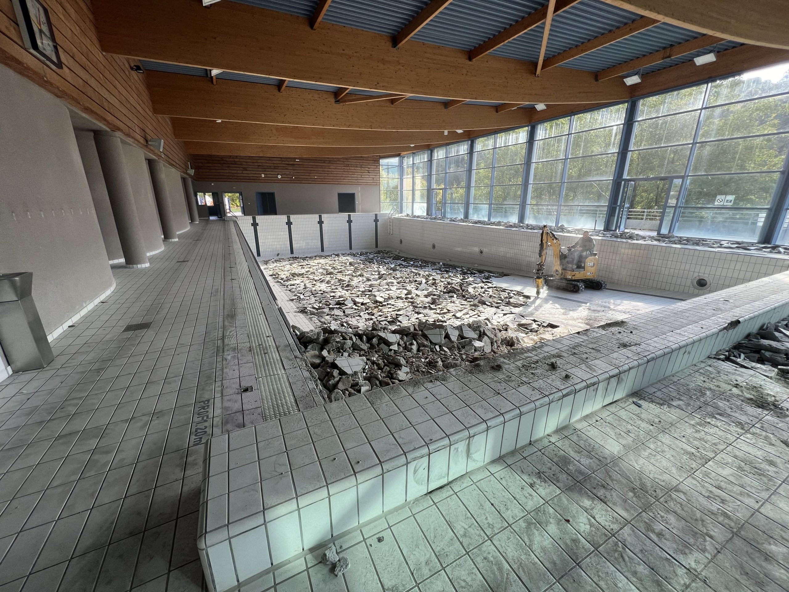 Démolition du bassin