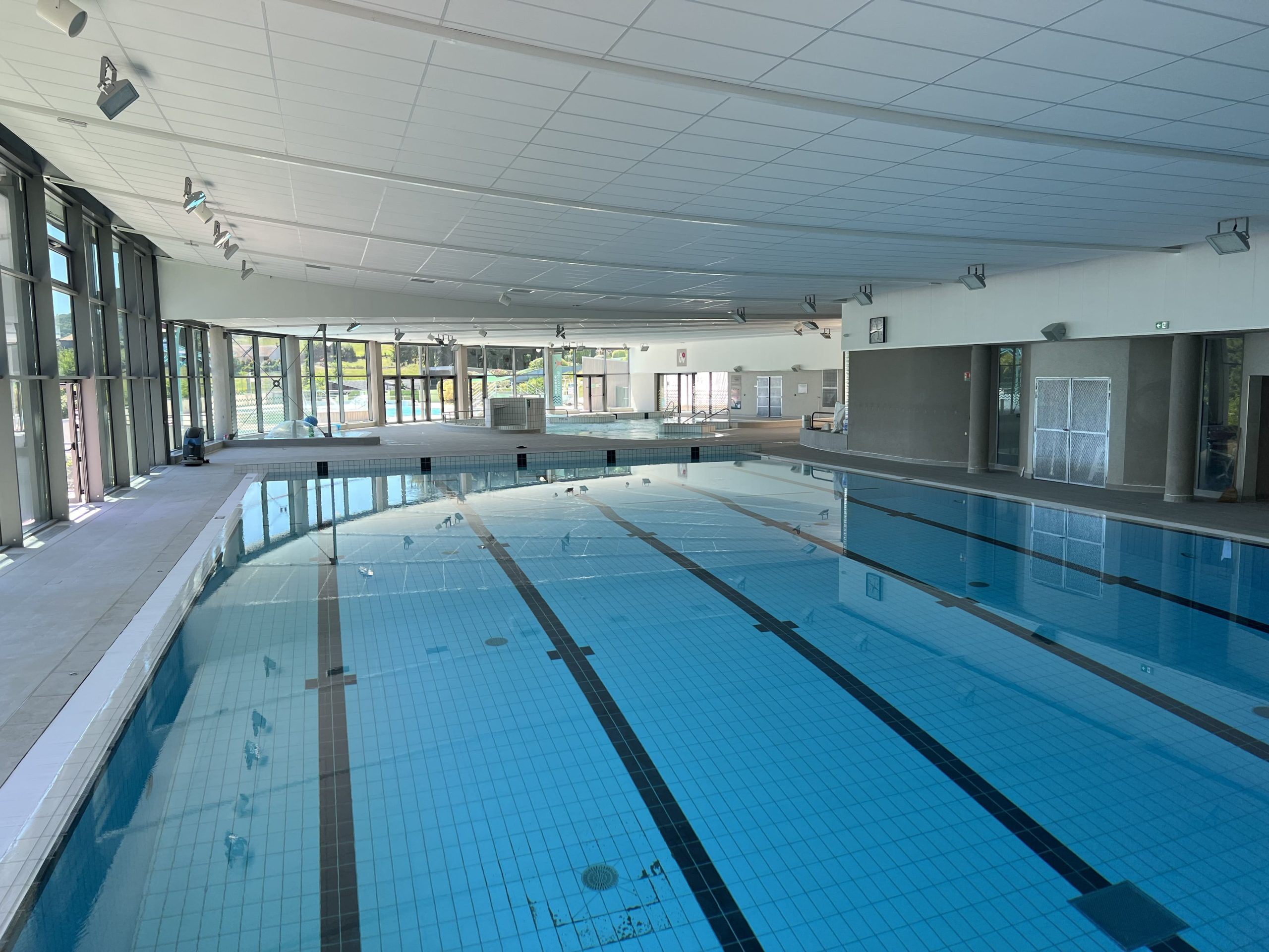 Plages et bassins vides