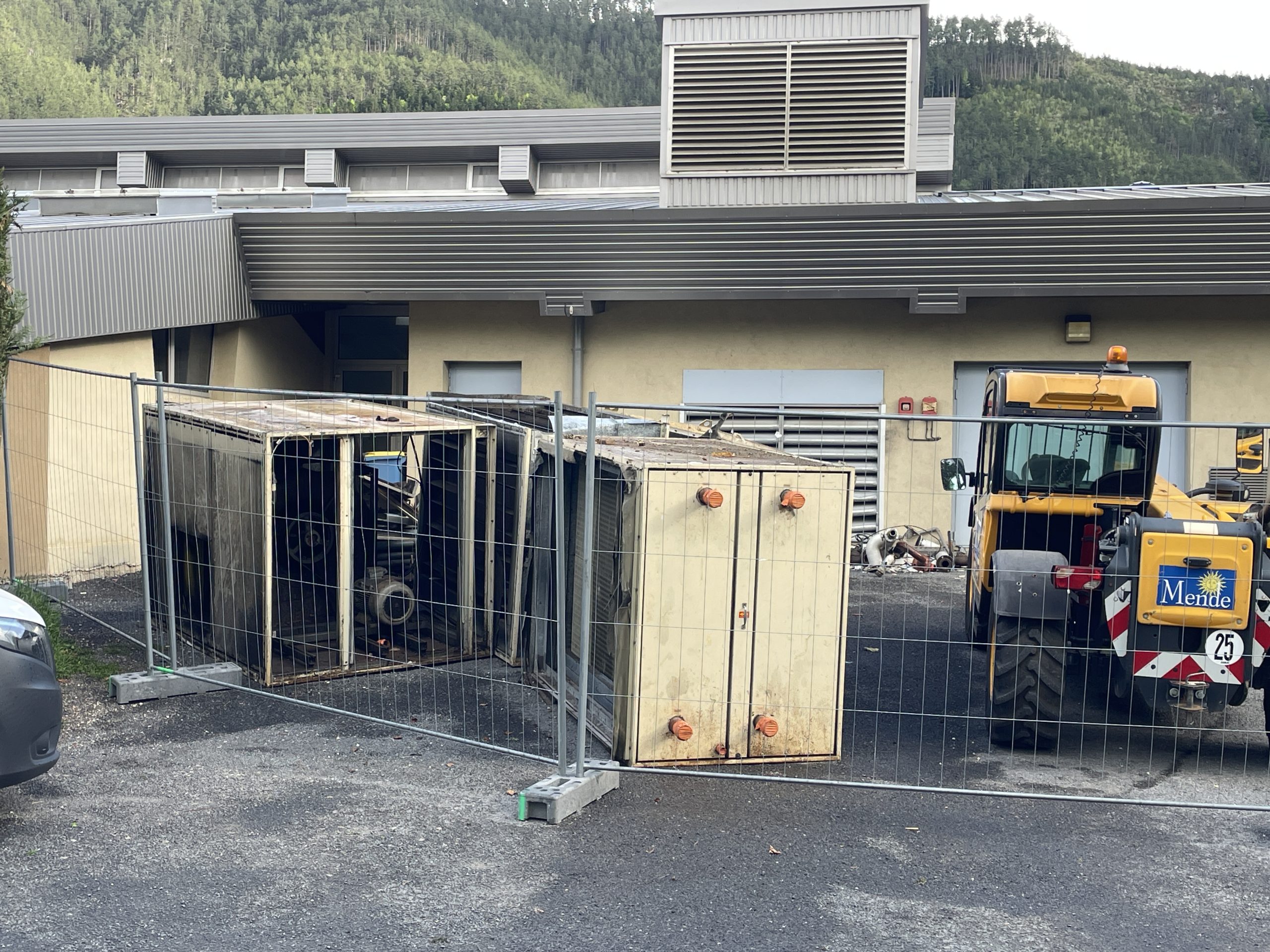 Dépose de l'ancienne centrale de traitement d'air – Piscine Marceau Crespin